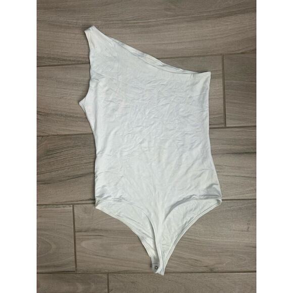 Abercrombie and Fitch Women’s White One Shoulder Asymmetrical Bodysuit Medium BZ - Picture 3 of 3